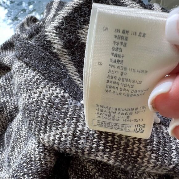 Black & White Cardigan SweaterWrap with Wings Sleeves size Medium - Picture 13 of 15